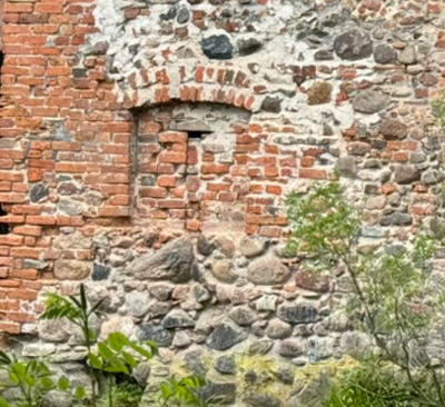 palas-angern-fenster-ost